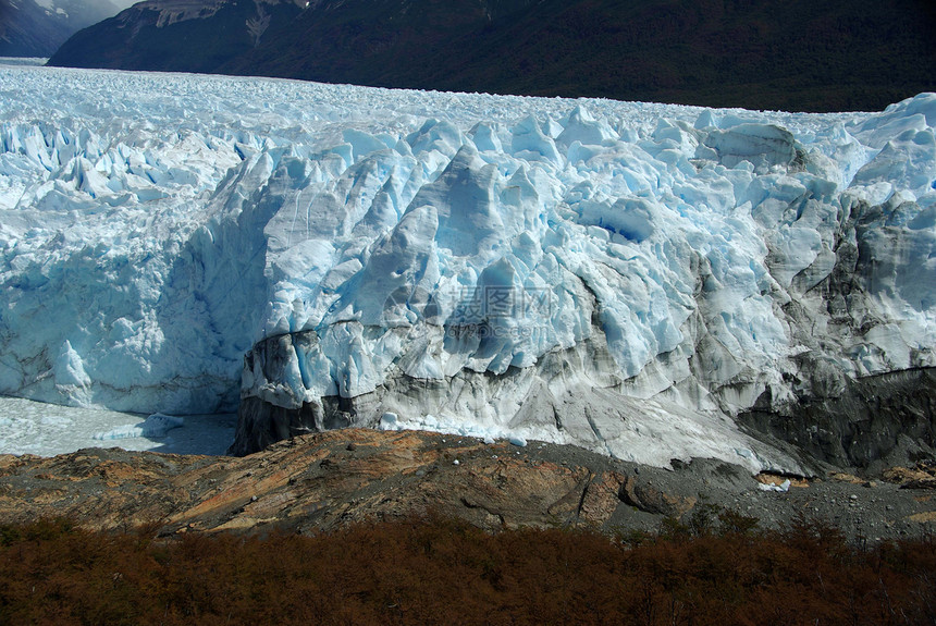 阿根廷佩里托莫雷诺冰川森林顶峰爬坡旅游地质学荒野冰山风景旅行木头图片
