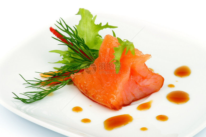 鲑鱼草白色饮食海鲜食物酱油盘子起动机宏观鱼片青菜图片