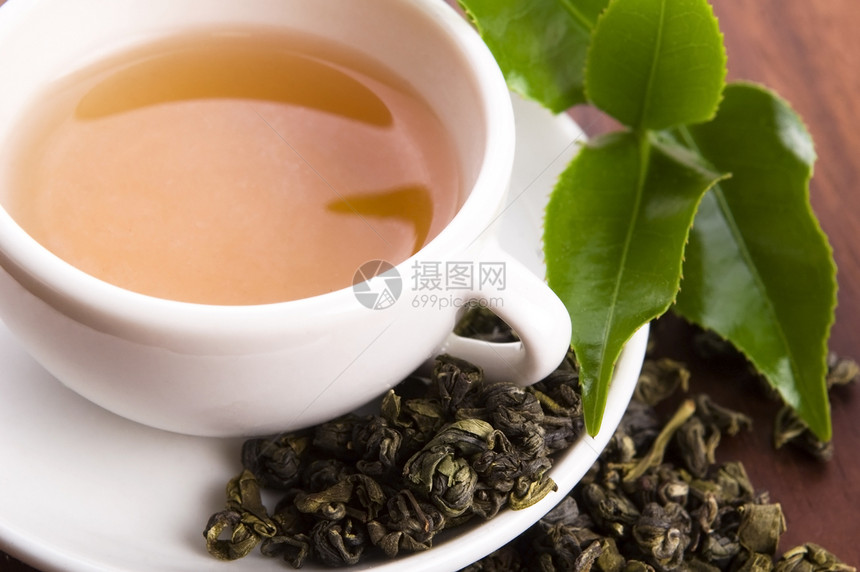 茶杯中含酸树叶的绿茶植物绿色金子饮食草本植物叶子早餐宏观棕色图片