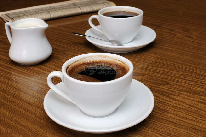 一杯黑咖啡咖啡桌子餐具倾向餐厅香料泡沫咖啡店嗜好飞碟图片