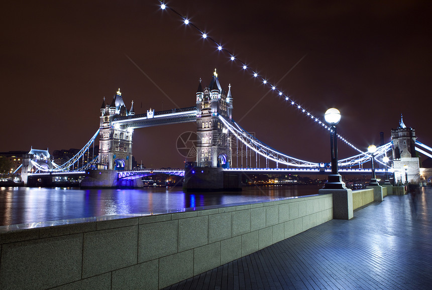 夜间塔桥吸引力旅行途径历史旅游人行道英语城市游客观光图片