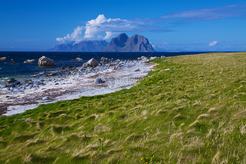 Lofoten群岛的景色海滩太阳蓝色晴天旅行草地全景海洋岩石海岸支撑图片