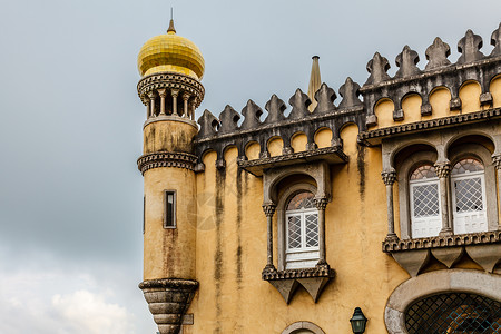 葡萄牙里斯本附近的辛特拉Pena Pena宫墙和塔背景图片