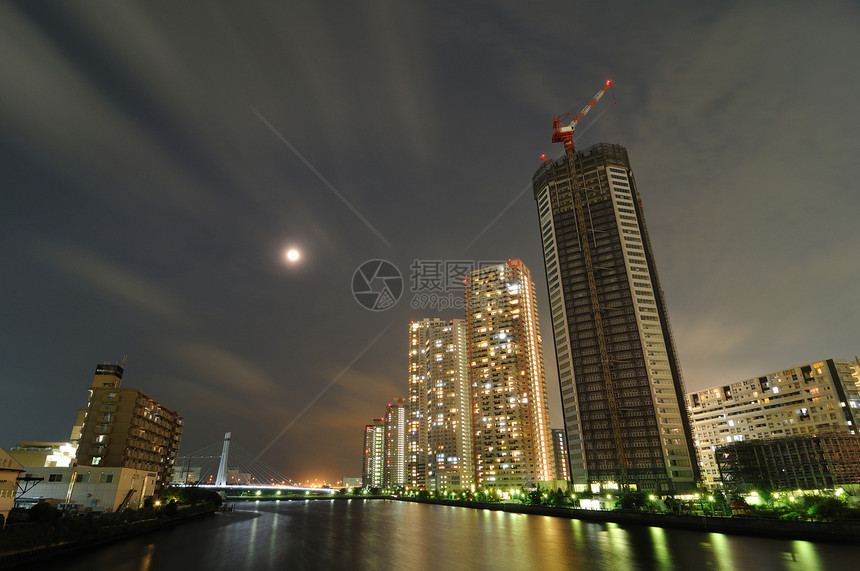 新城市月亮反射楼梯天空建筑学城市照明建筑图片