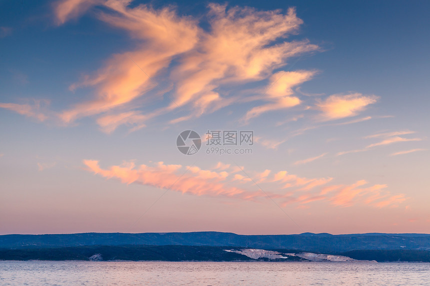 克罗地亚达尔马提亚市的暴君日落旅行假期旅游海滩支撑蓝色冥想天空斑点丘陵图片
