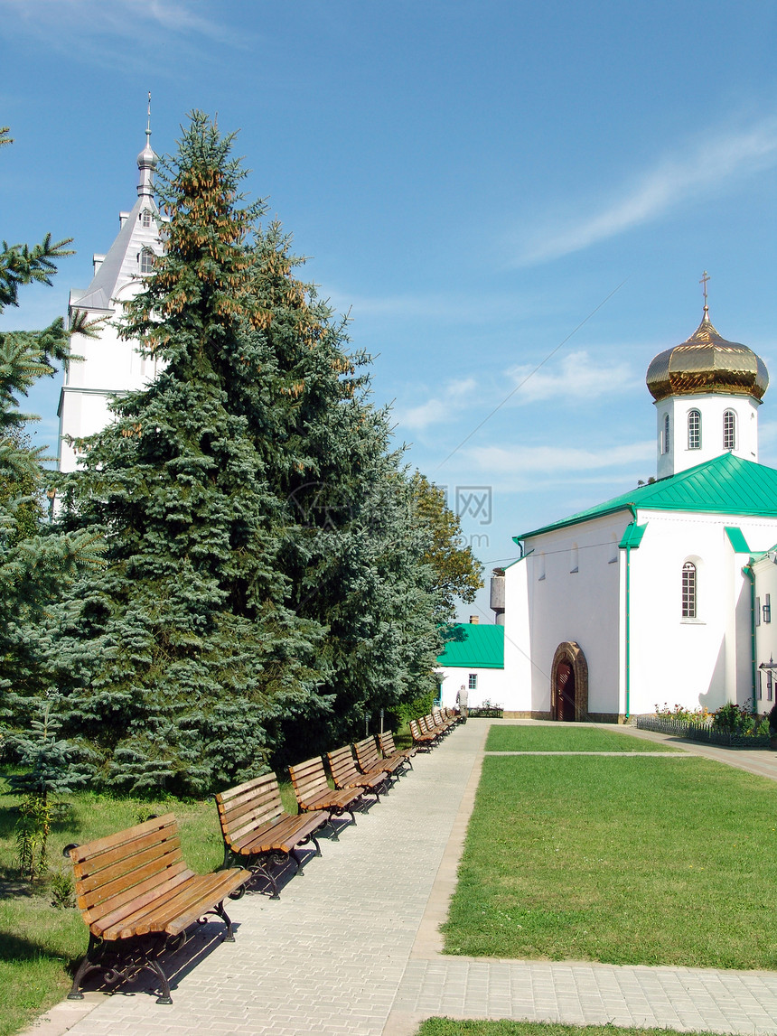 在乌克兰修道院的领土上图片