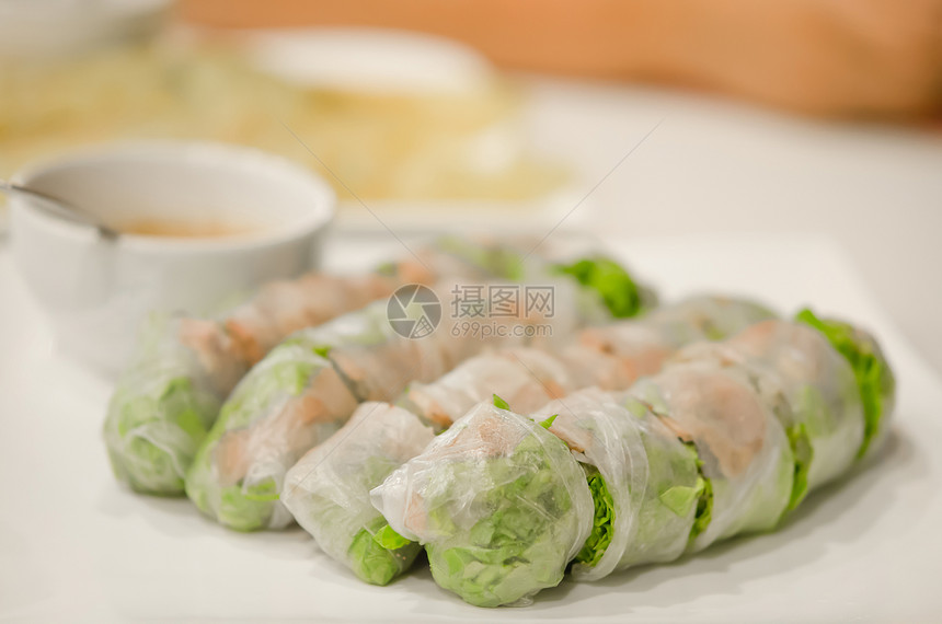 新鲜春卷美食蔬菜食物盘子白色图片