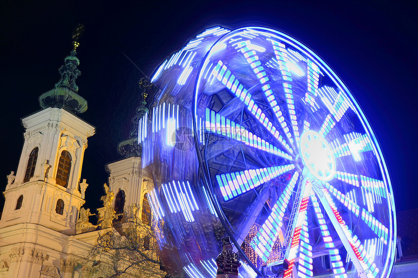 在奥地利格拉茨的夜间摩轮轮图片