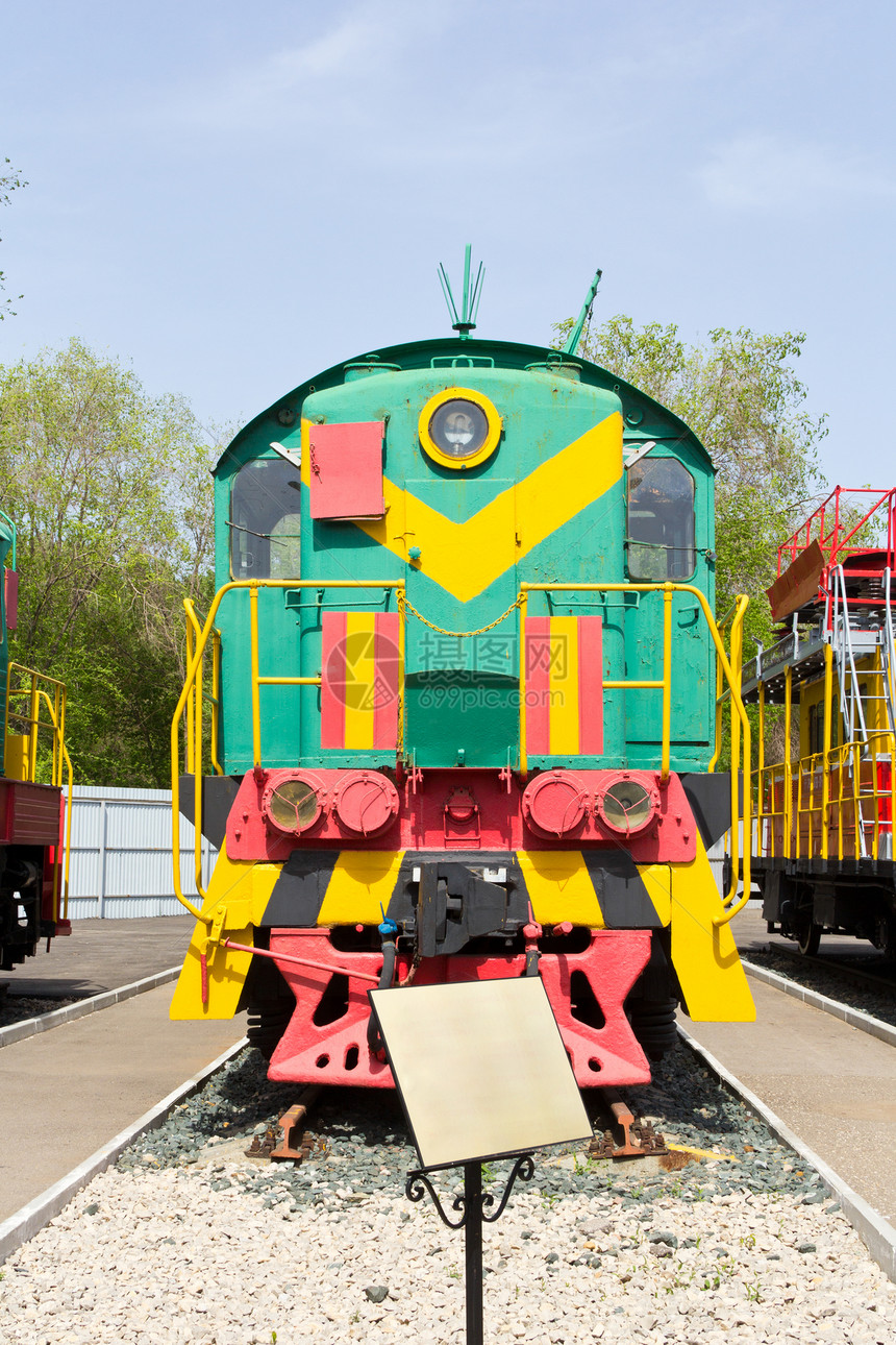 铁路公路火车车辆壁板平台引擎教练柴油机车站煤炭运输货车图片