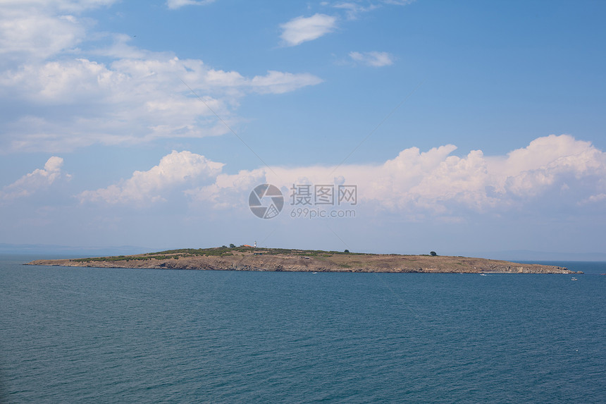 海景蓝色天空黄色海滨棕色水平海浪绿色白色图片