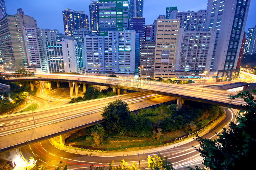 城市地区黄昏场景速度运动城市日落交通摩天大楼街道风景蓝色图片