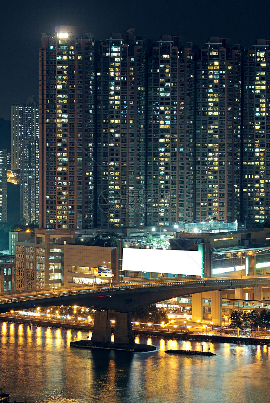 夜拍城市的天线摩天大楼建筑速度基础设施世界技术天空交通景观大都会图片