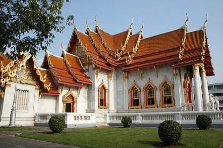 四层佛窿美丽的泰国寺庙本贾莫博菲特背景
