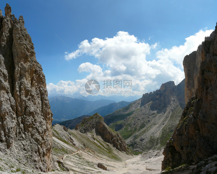 多洛米地景观高山中音玫瑰园远足岩石图片