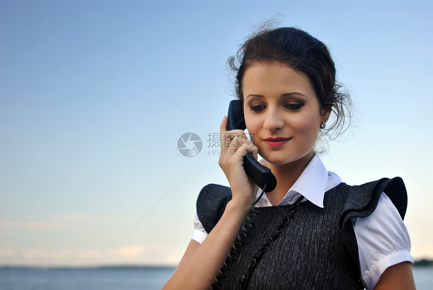 拥有电话接听器的女孩商业技术女士女性图片