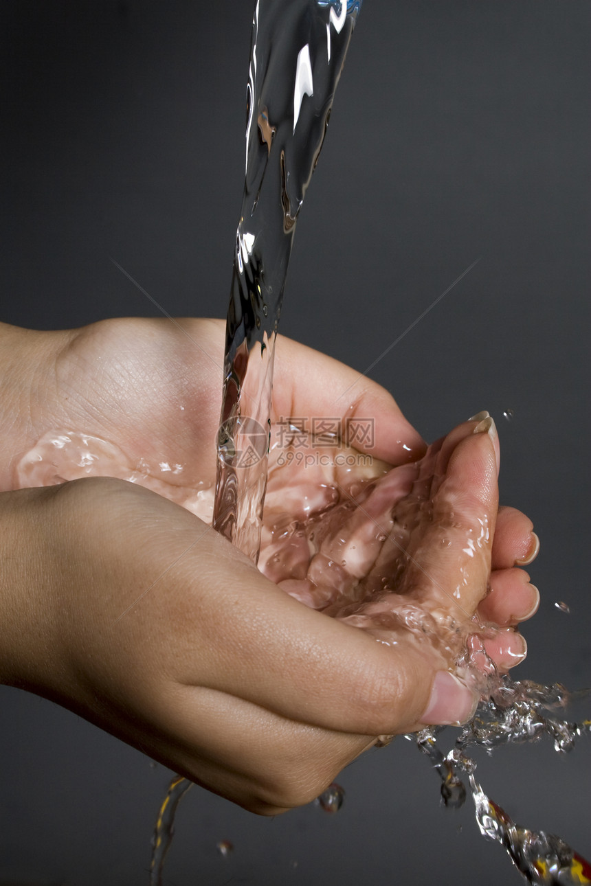 洗手手指女性反射波纹液体飞溅温泉流动女士卫生图片