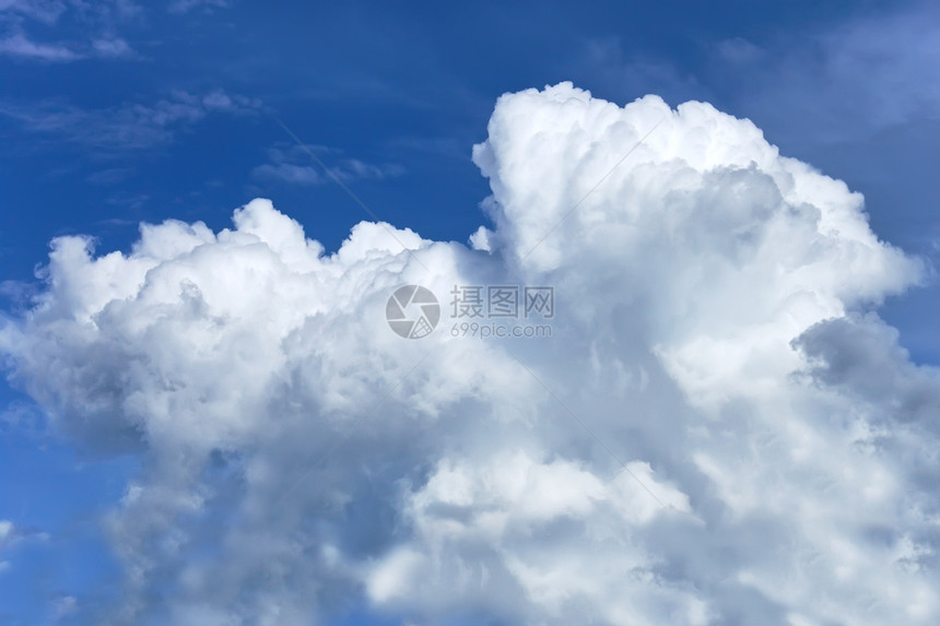 厚白云图片