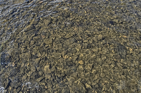 落岩河底粗糙的河底图片素材