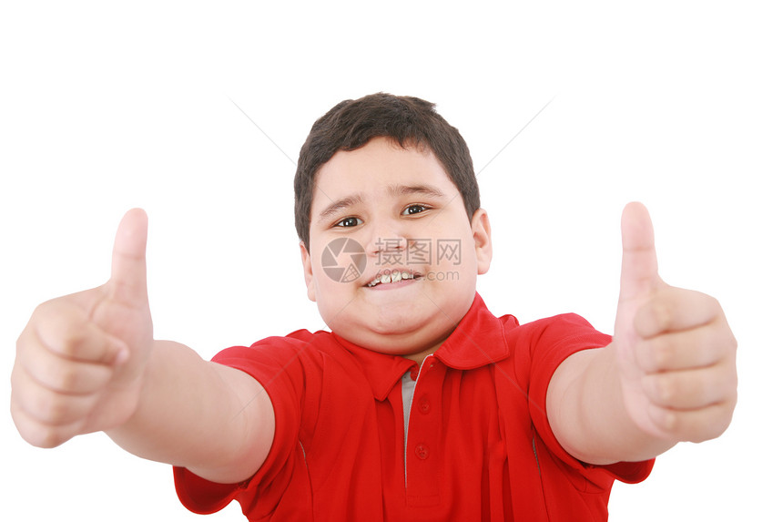 一个快乐的年轻男孩 举起缩略图手臂白色微笑手势男生青年孩子学校拇指喜悦图片