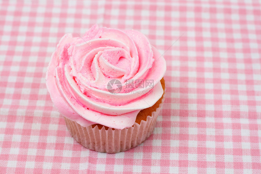 香草蛋糕 粉红玫瑰冰淇淋图片