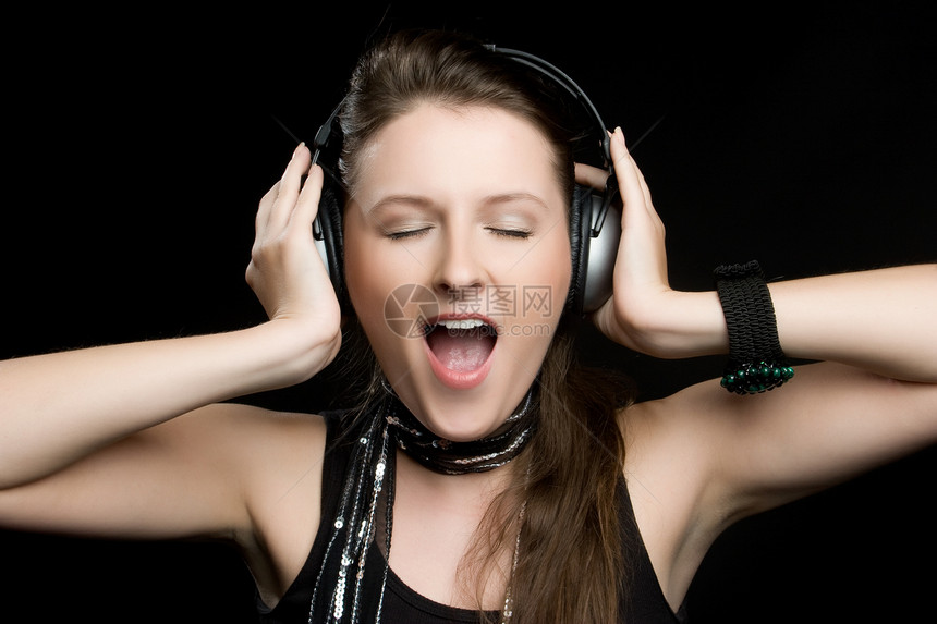 音乐女乐趣唱歌女性手机耳朵背景娱乐歌手女孩黑发图片