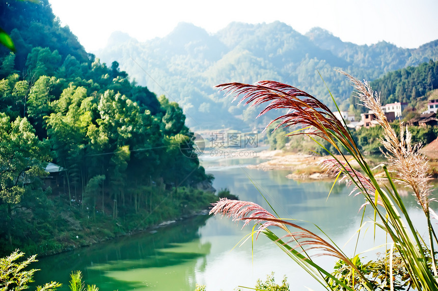 中国广西源县的美丽风景 山丘和云 中国芦苇山脉旅游生态绿色环保图片