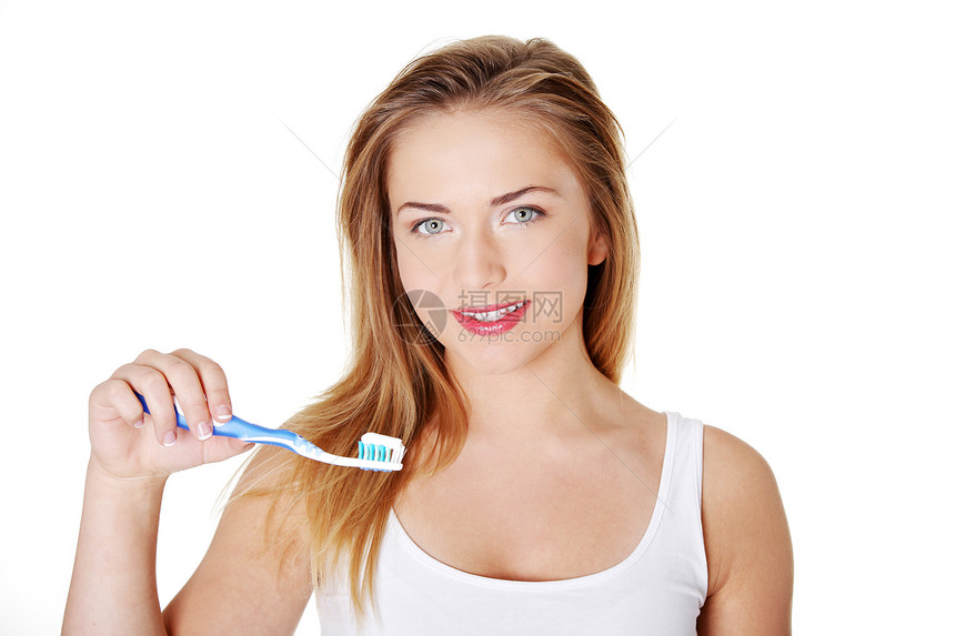 美丽的年轻女人刷牙的美少女图片