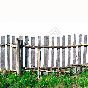 旧木板围栏杂草场景栅栏植物指甲风化垃圾农场牧场菜园高清图片