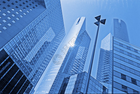 大生意公司颗粒阳光高楼建筑学职场蓝色玻璃建筑物背景图片