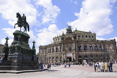 森珀歌剧院德国德累斯顿文化遗产历史风景旅行旅游房屋天空国家街道正方形背景