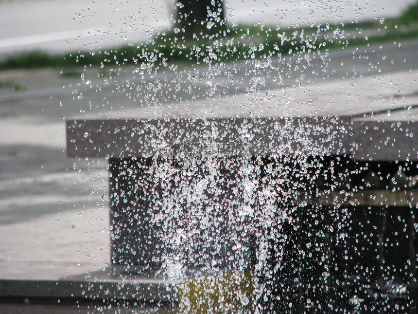 泉水灯泡喷射白色流动气泡草稿井口自来水厂喷泉倾盆大雨图片