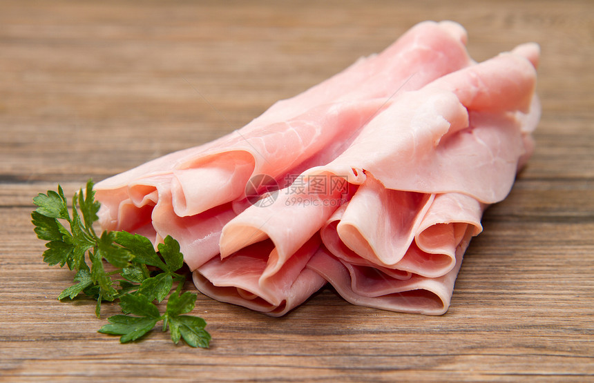 火腿片火腿白色桌子猪肉叶子粉色养分木头香菜红色图片