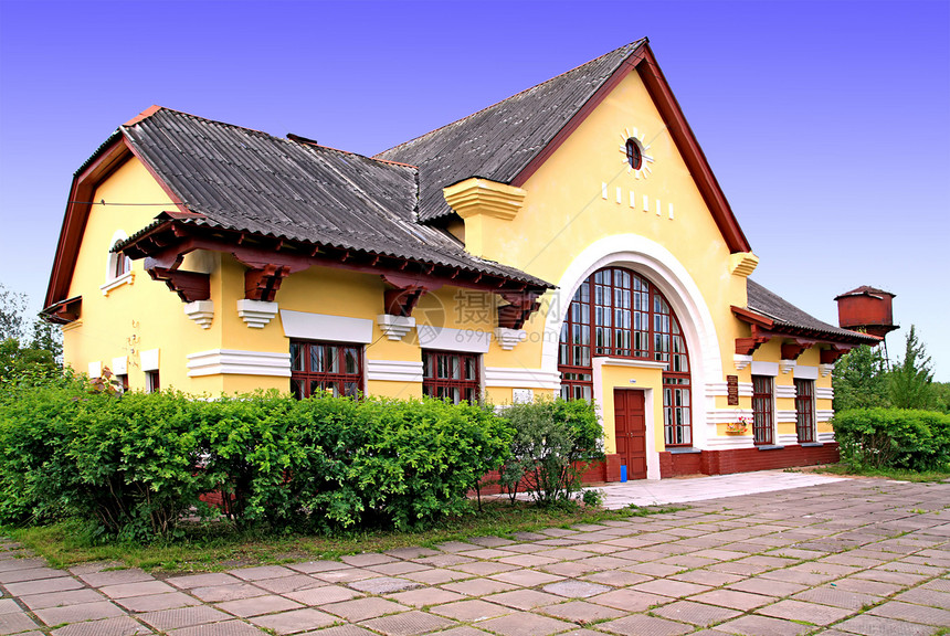 农村火车站窗户城市车站财产正方形橙子住房建筑学铁路天空图片
