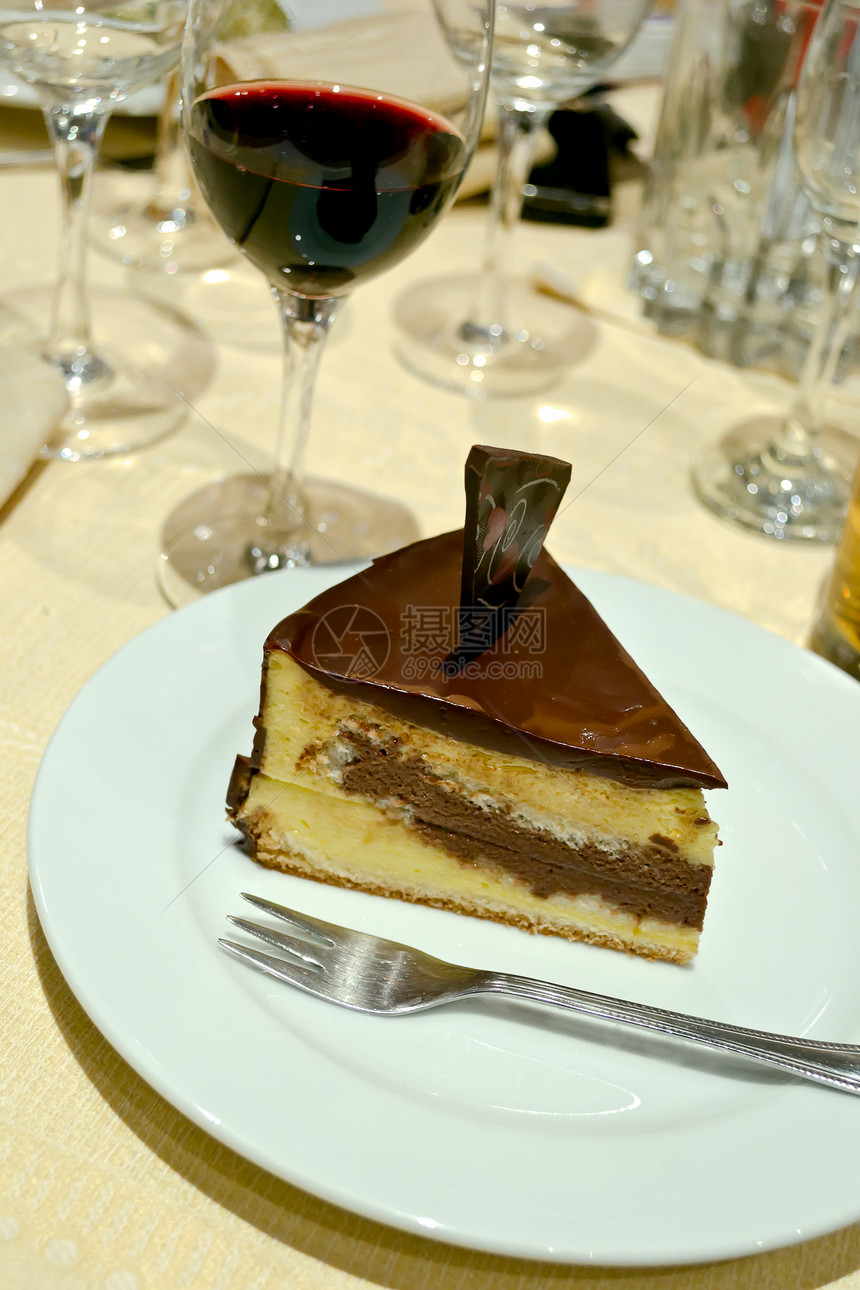 巧克力蛋糕白色甜点食物玻璃巧克力红色蛋糕饮料奶油空白图片