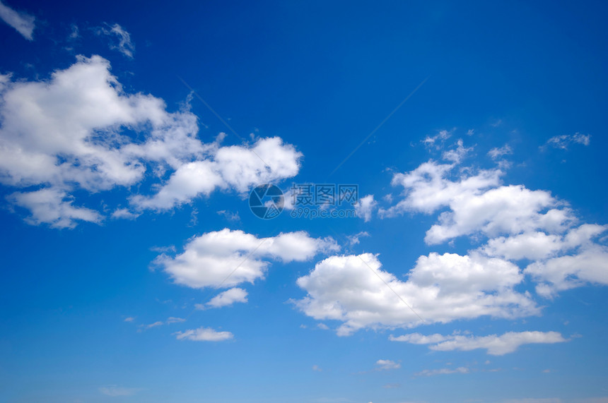 蓝天空和乌云空气气氛蓝色天空环境自由天气多云白色风景图片