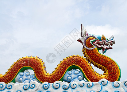龙志龙状态寺庙艺术动物财富力量宗教天空传统雕塑雕像背景图片