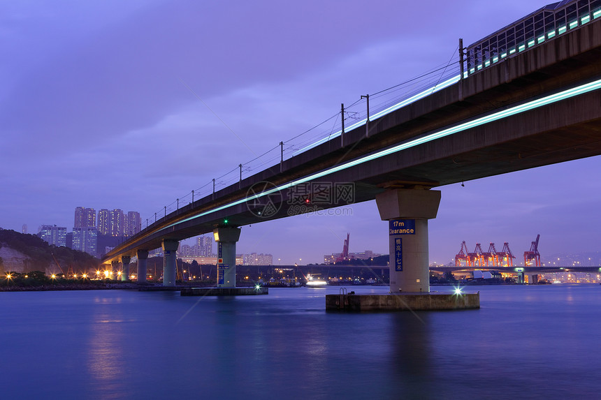 香港的海桥上架桥场景交通天空反射游客港口风景吸引力戏剧性景观图片