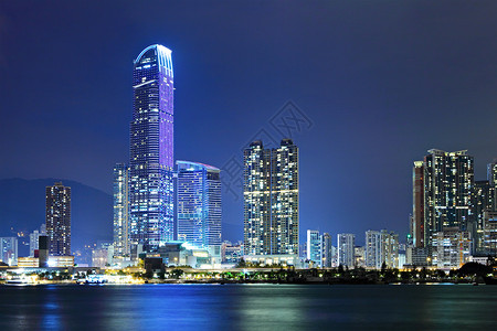 周湾晚上在香港场景旅行商业城市建筑经济天际办公室港口景观背景图片