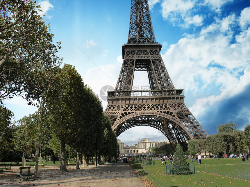 Eiffel铁塔 来自火星天堂广场纪念碑晴天建筑假期冠军首都蓝色旅游天空金属图片