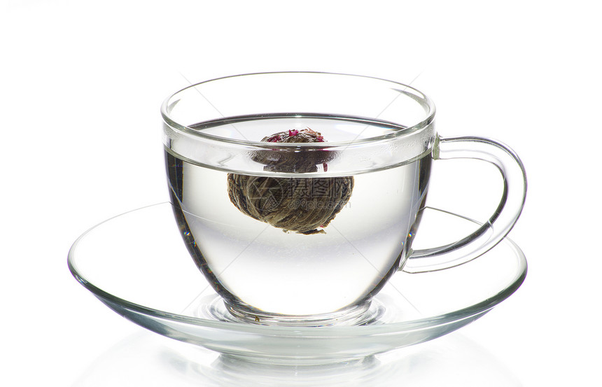 茶杯中的茶树叶绿色白色玻璃杯子概念一杯茶液体图片