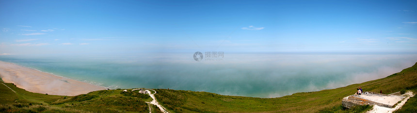 GrisNez上尉天空海岸线海洋风景地标岩石旅行地平线荒野绿色图片