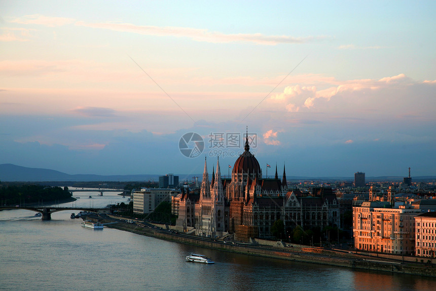 布达佩斯 下午深下午热情景观天空城堡首都历史性场景建筑旅行地方图片