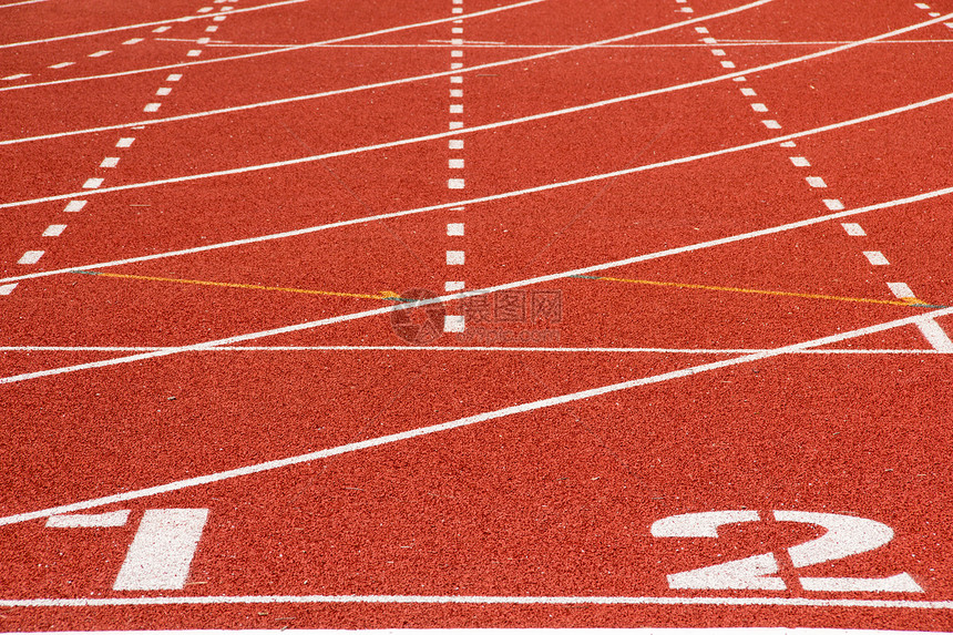 正在运行音轨课程地面橡皮马场会场运动员场地跑步运动红色图片