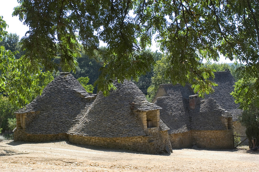 Breuil的白骨纪念碑公司乡下人屋面石旅游历史小屋磨练钻孔农村图片