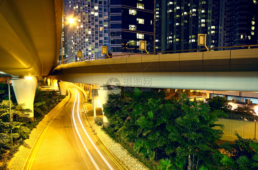 香港市中心区和过道日落市中心戏剧性建筑运动交通立交桥蓝色摩天大楼运输图片