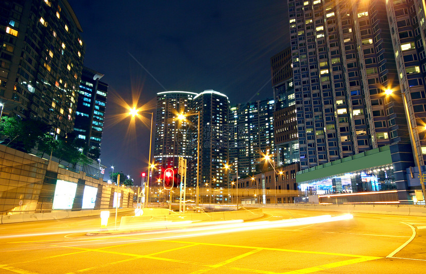 夜间城市地区曲线运输速度建筑辉光市中心运动过境路灯景观图片