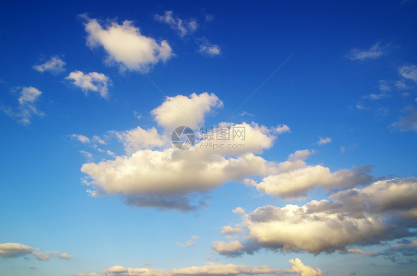 云柔软度天气天空白色气候云景场景环境自由阳光图片