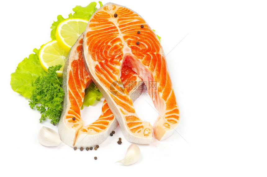 鲑鱼香料鳟鱼柠檬白色牛扒草本植物红色海鲜美食宏观图片
