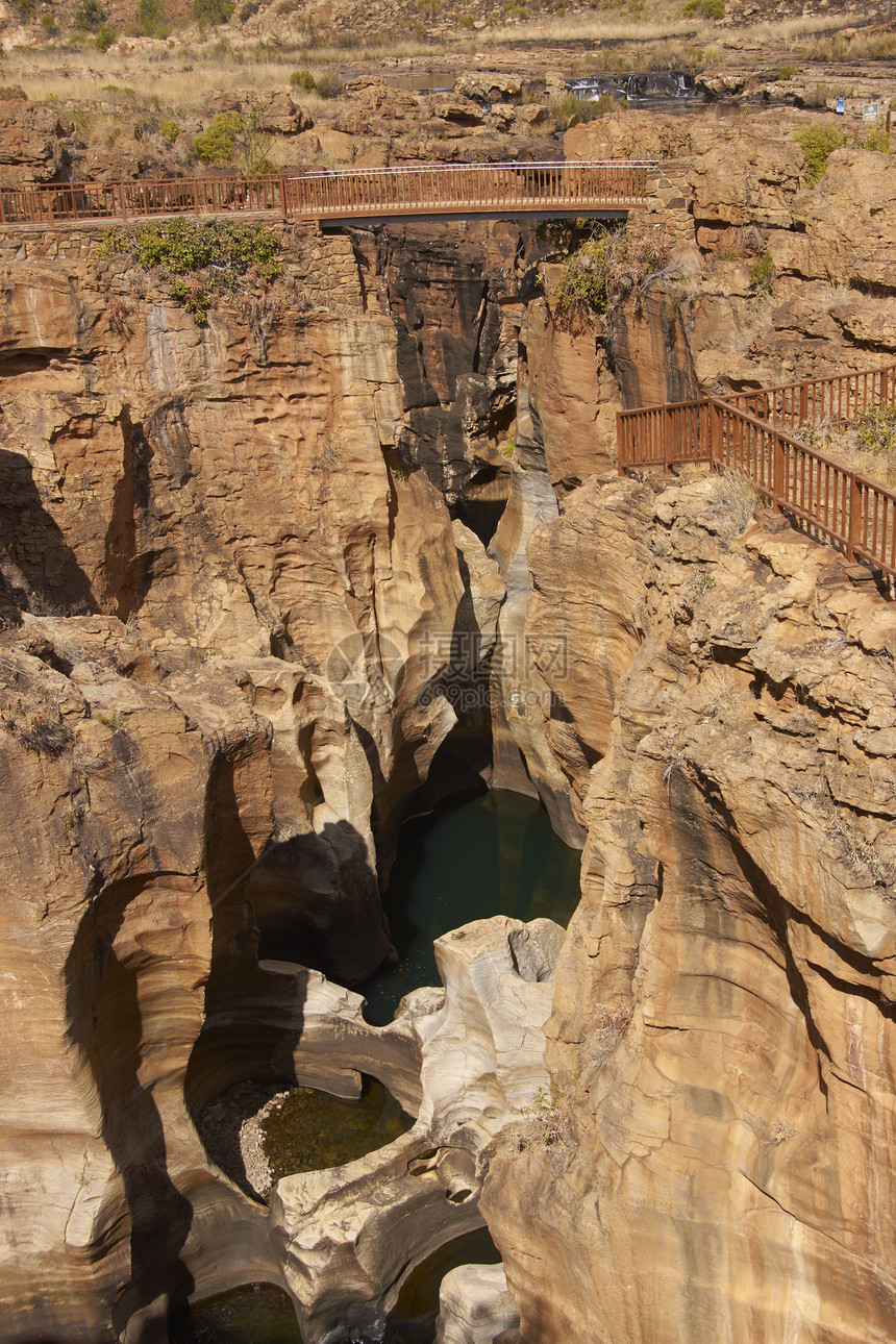 河峡谷岩石吸引力小路坑洞栏杆游客侵蚀峡谷运气图片