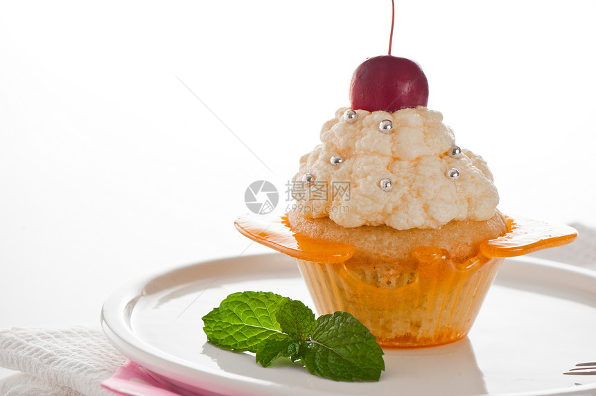 一杯加香草奶油的焦糖杯中的蛋糕冰镇庆典磨砂派对宏观工作室盘子焦糖奢华糕点图片